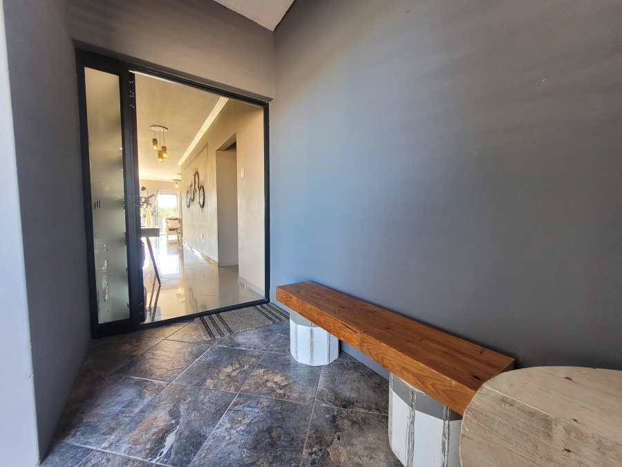 3 Bedroom Property for Sale in Wavecrest Eastern Cape